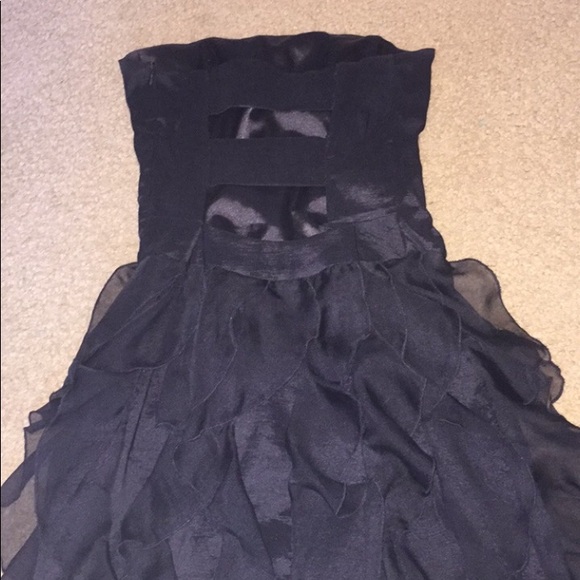 Black dress with ruffles - Picture 3 of 4